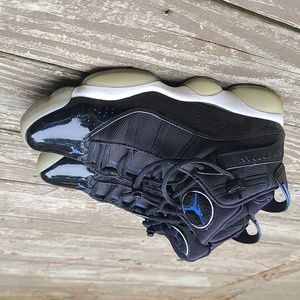 Air Jordan 6 size 9 Men's black/blue used but still in very good condition.